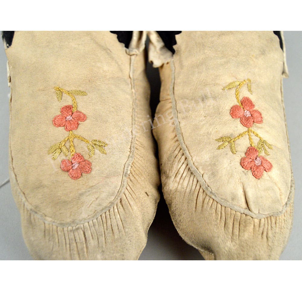 Moccasins – Silk Embroidered Canadian