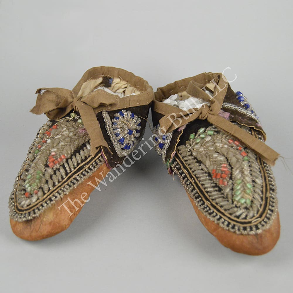 Moccasins – Iroquois  Beaded Toe Vamp and Cuff